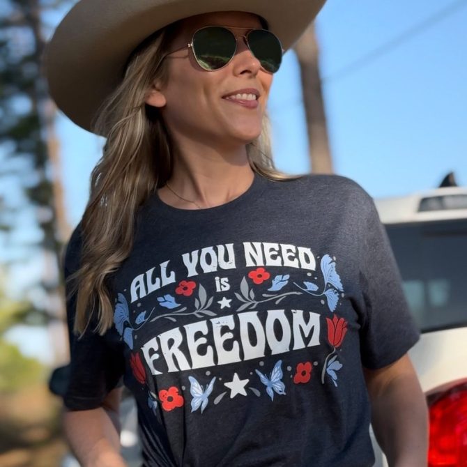 Women's Freedom Boyfriend Fit T-Shirt - Midnight Navy