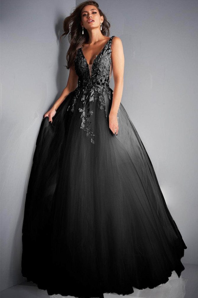 02840 Plunging Neck Floral Applique Tulle Ballgown - Image 4