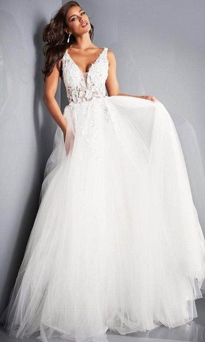 02840 Plunging Neck Floral Applique Tulle Ballgown